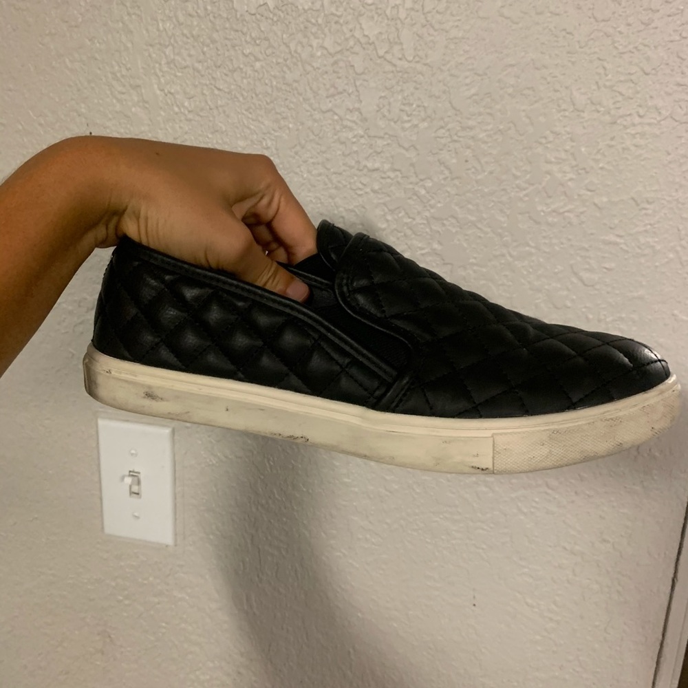 size 11 black quilted steve madden slip ons
